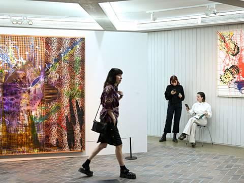  – Blick in die Ausstellung mit Arbeiten, Fotos und Videos von Sigmar Polke Bein der 13. Berlin Art Week im Schinkel Pavillon.