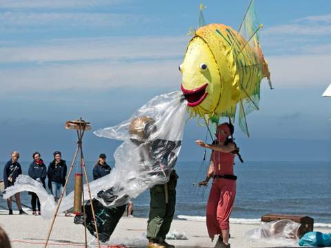 Die Drachen des Meeres – Die Drachen des Meeres: Aufführung am Meer