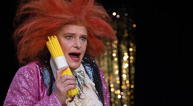 Märchen im Glaspalast von und mit dem Hexenberg Ensemble: Rumpelstilzchen | Hase und Igel