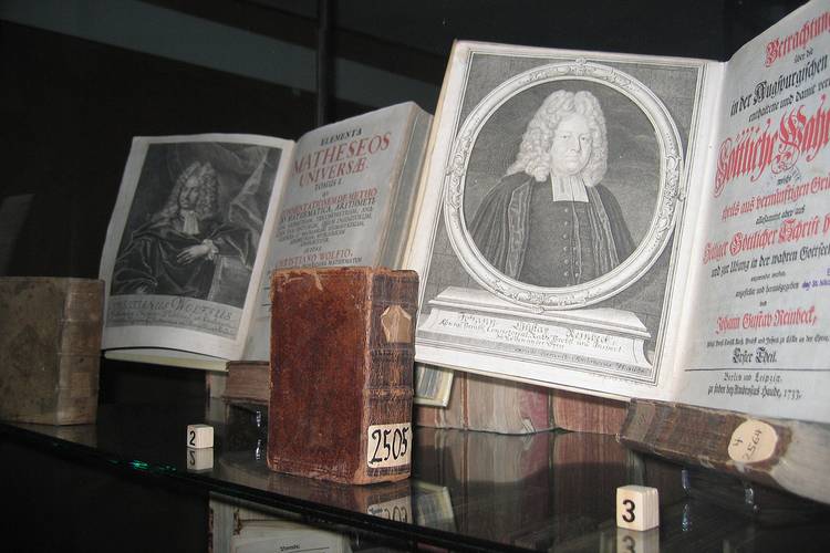 Ausstellung zur Spandauer Krchenbibliothek.