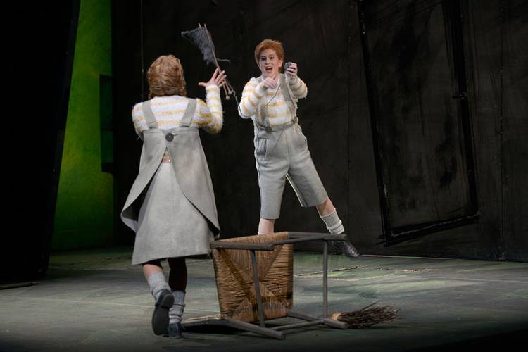 Hänsel und Gretel – Stephanie Lauricella als Hänsel, Kim-Lillian Strebel als Gretel