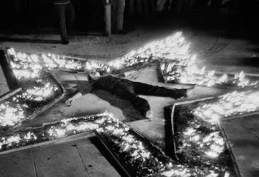 Rhythm 5, Performance, Student Cultural Center, Belgrade, 1974 © Marina Abramović, Courtesy of the Marina Abramović Archives / VG Bild-Kunst, Bonn 2026, photo: Nebojsa Cankovic