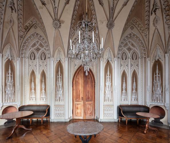 Festsaal der Meierei auf der Pfaueninsel – Meierei auf der Pfaueninsel, Festsaal mit illusionistischen Malereien und Stuckaturen im Stil der Neogotik