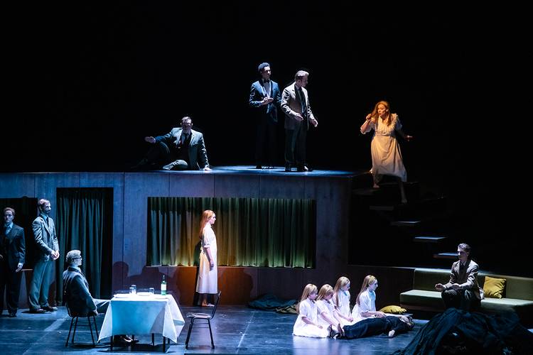 Salome – u. a. Jennifer Holloway als Salome