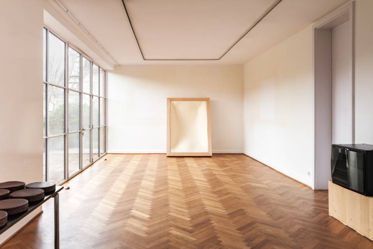 Ausstellungsansicht, What's going on?, Mies van der Rohe Haus