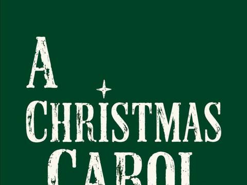 – A CHRISTMAS CAROL in weißer Schrift auf dunkelgrünem Hintergrund. Stern über dem Wort CHRISTMAS.