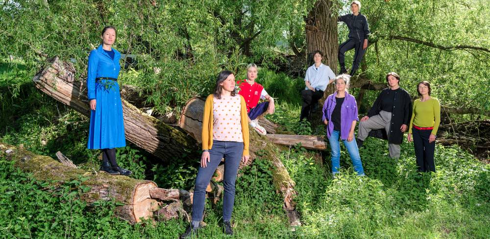 [ materialistin ], Gruppenfoto