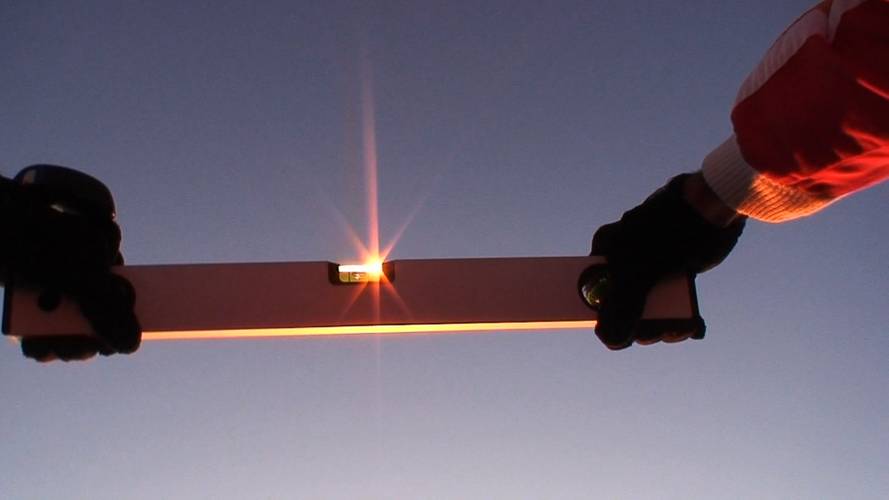 João Onofre, "Untitled (leveling a spirit level in free fall feat. Dorit Chrysler's BBGV dub)", 2009