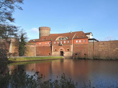 Die Zitadelle Spandau – Es ist das Torhausund der Juliusturm der Zitadelle Spandau zu sehen.
