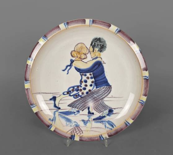 Tanzendes Paar, Einzelstück von Hedwig Bollhagen – Fayenceteller, Tanzendes Paar, Dm 25,5 cmEinzelstück von Hedwig Bollhagen (1907-2001) Steingutfabriken Velten Vordamm, Ende 1920er Jahre