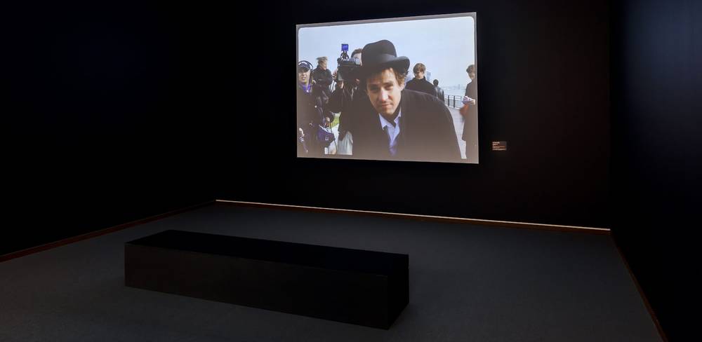 Christoph Schlingensief. Deutschlandsuche ´99, Ausstellungsansicht, Neue Nationalgalerie, 2025