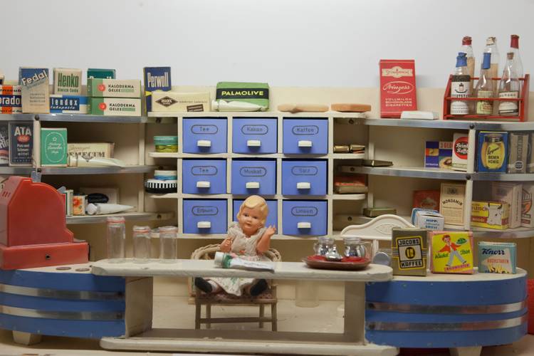 Kaufmannsladen im historischen Kinderzimmer der ständigen Ausstellung im Museum Reinickendorf – Kaufmannsladen im historischen Kinderzimmer der ständigen Ausstellung im Museum Reinickendorf