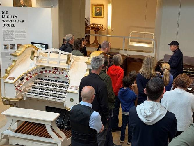 Führung im MIM mit Jörg Joachim Riehle – Führung im MIM mit Jörg Joachim Riehle