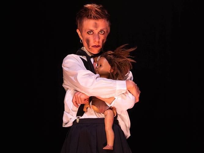 Märchen im Glaspalast von und mit dem Hexenberg Ensemble: Frau Holle | Hase und Igel