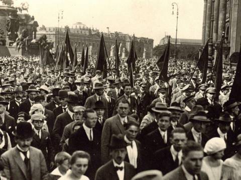 Aufmarsch des Reichsbanners am 10.08.1924 vor dem Berliner Schloss, Bild RB 2297