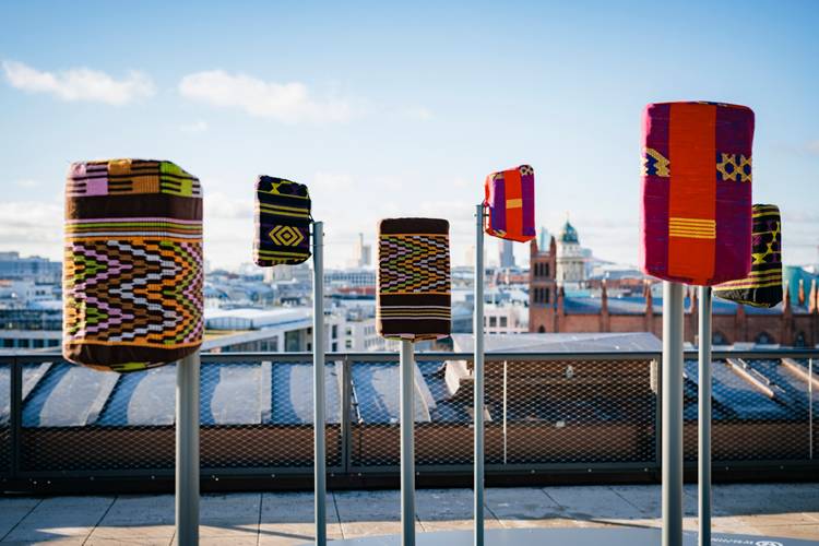 Kunst am Bau: Der Kosmos – Things Fall Apart von Emeka Ogboh – Kunst am Bau: Der Kosmos – Things Fall Apart von Emeka Ogboh