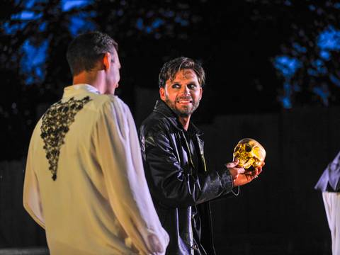 Globe Berlin: Hamlet – Horatio aka Adrian Stowasser und Hamlet aka Benjamin Krüger