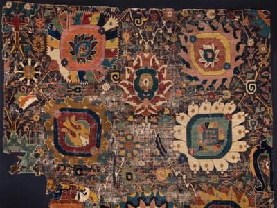 Traum und Trauma. Wiedereröffnung der Teppichsäle im Museum für Islamische Kunst – Vasen-Teppich, Persien, um 1600, Wolle