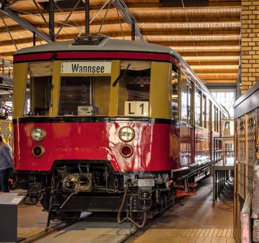 Einblick in die Berliner S-Bahn (Wagen 276) – Der S-Bahnwagen 276 in der Dauerausstellung des Deutschen Technikmuseums