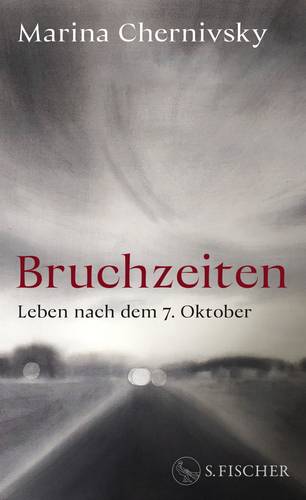 Marina Chernivsky_Bruchzeiten – Graues, verschwommenes Bild einer Straße, darüber Text: „Marina Chernivsky Bruchzeiten Leben nach dem 7. Oktober“ und Logo „S. Fischer“.