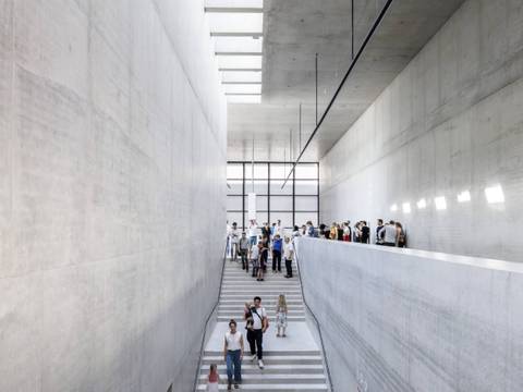 James-Simon-Galerie, Oberes Foyer mit Haupttreppe / Upper foyer, main internal staircase