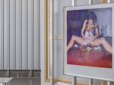 Ausstellungsansicht „Tausendmal Berlin. Die Sammlung Hamburger Bahnhof – Nationalgalerie der Gegenwart“, Hamburger Bahnhof – Nationalgalerie der Gegenwart, 12.06.2026 bis auf Weiteres, Abgebildet: Tracey Emin, I’ve got it all, 2000