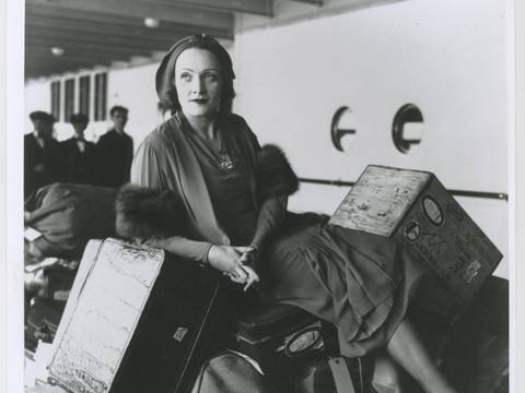 Marlene Dietrich auf einem Passagierdampfer