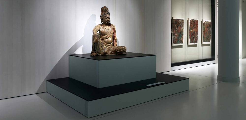 Ausstellungsansicht des Moduls „Kunst und Kult. Sakrale Kunst in China und Japan“ des Museums für Asiatische Kunst im Humboldt Forum