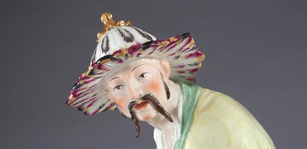 Chinese mit Tschinellen (Detail), Königliche Porzellanmanufaktur Berlin, Friedrich Elias Meyer, um 1768 Porzellan mit Aufglasur- und Goldmalerei