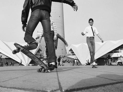 Skater auf dem Alexanderplatz – Skater auf dem Alexanderplatz