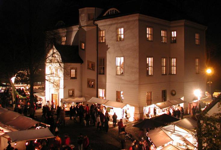 Weihnachtsmarkt am Jagdschloss Grunewald – Weihnachtsmarkt rund um das erleuchtete Jagdschloss Grunewald