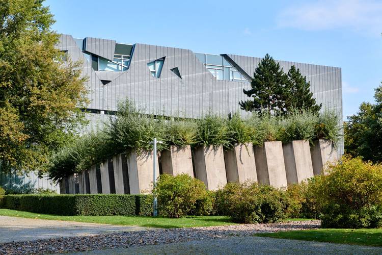 Außenansicht Jüdisches Museum Berlin, Libeskind-Bau mit Garten des Exils Jüdisches Museum Berlin