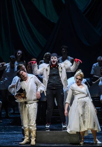 Das Rheingold – Thomas Blondelle als Loge, Kieran Carrel als Froh, Annika Schlicht als Fricka Bettina Stöß