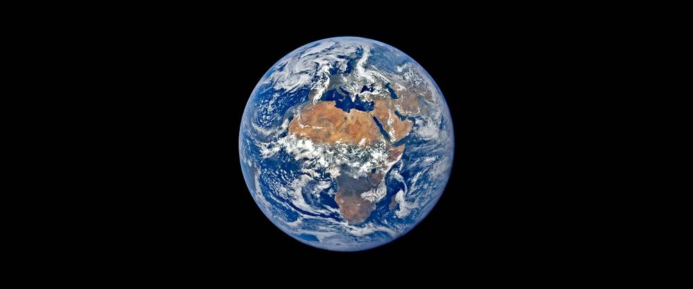 Bild der Erde im Weltall, aus dem Programm "Raumschiff Erde" der Stiftung Planetarium Berlin