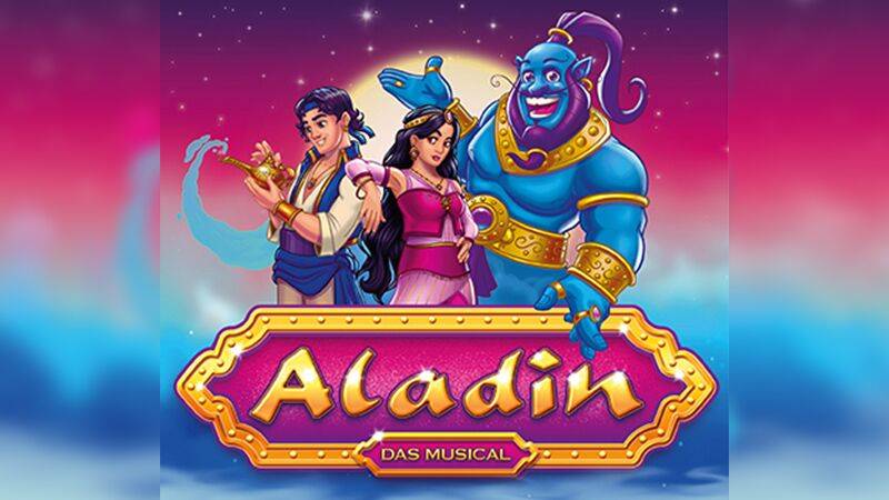Aladin, weiblich gelesene Person und blauer Dschinni vor schillerndem Hintergrund. Text: Aladin das Musical.