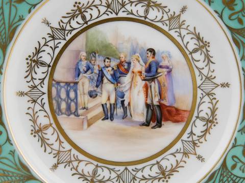 Königliche Porzellanmanufaktur Berlin: Teller mit der Darstellung der Begegnung von Luise und Napoleon, Detail, um 1840 © SPSG / Franca Wohlt – Teller mit der Darstellung der Begegnung von Luise und Napoleon, Detail, um 1840, Königliche Porzellanmanufaktur Berlin