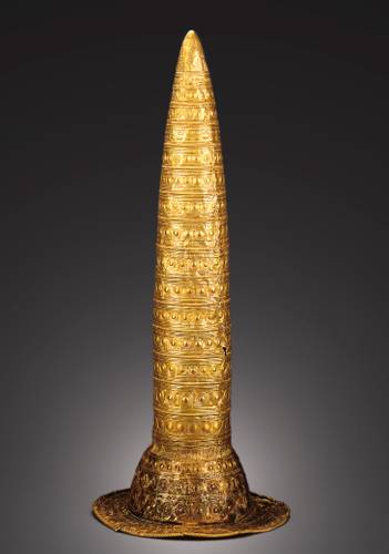 Zeremonialhut, sog. Berliner Goldhut. Goldblech. 9.-8. Jh. v. Chr. Fundort unbekannt.