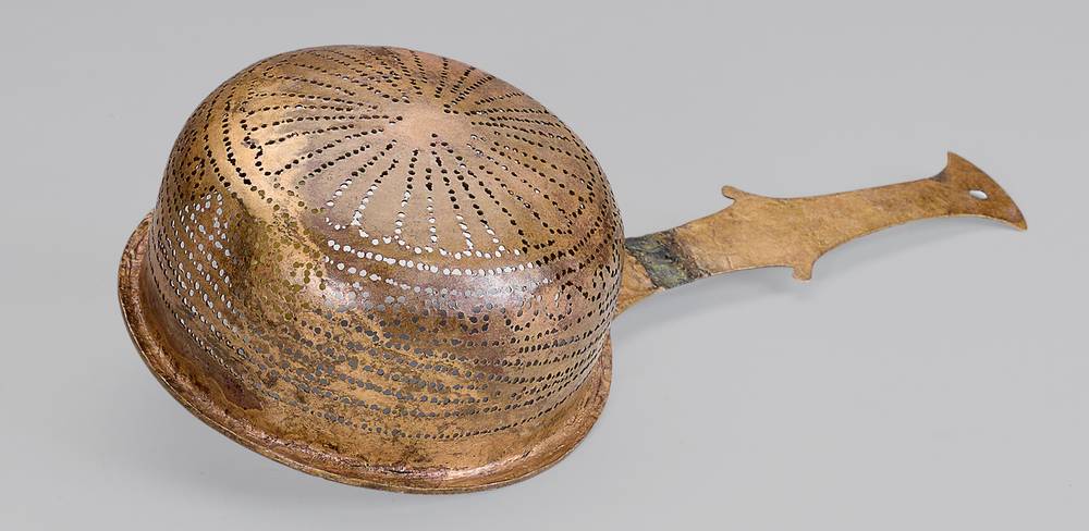 Sieb, 16 solcher Siebe sind im Schatzfund von Neupotz enthalten, alle sehen einander sehr ähnlich, Ausschnitt