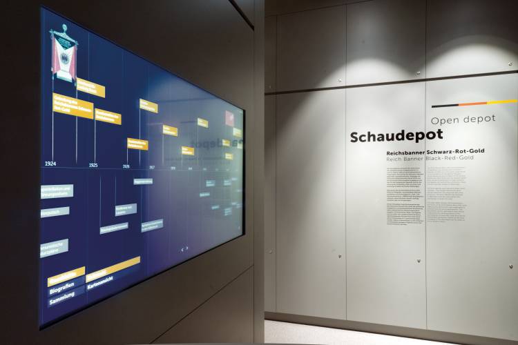 Schaudepot Reichsbanner Schwarz-Rot-Gold