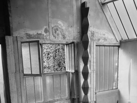 Constantin Brancusi, Atelier, um 1926, Foto: Centre Pompidou, MNAM-CCI/Dist. GrandPalaisRmn,