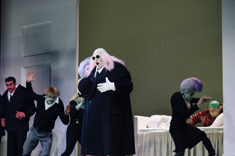 Gianni Schicchi – Jörg Schörner als Maestro Spinelloccio, Burkhard Ulrich als Gherardo, Dean Murphy als Marco, Arianna Manganello als La Ciesca, Misha Kiria als Gianni Schicchi Eike Walkenhorst