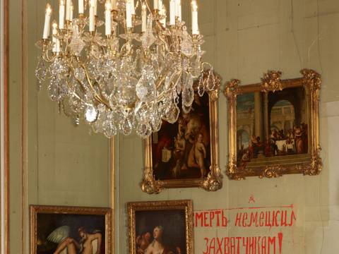 Neues Palais, Tamerlanzimmer mit russischen Schriftzeichen an der Wand – Tamerlanzimmer im Neuen Palais mit russischen Schriftzeichen an der Wand